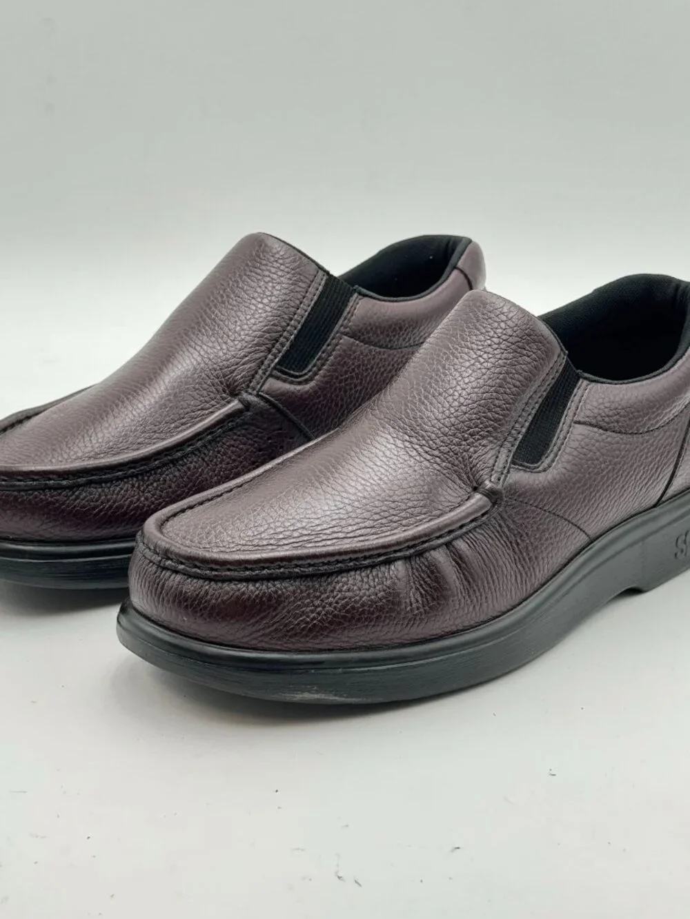 SAS Side Gore Burgundy Pebbled Leather Slip On Moc Toe Loafers Mens 11.5M Shoes
